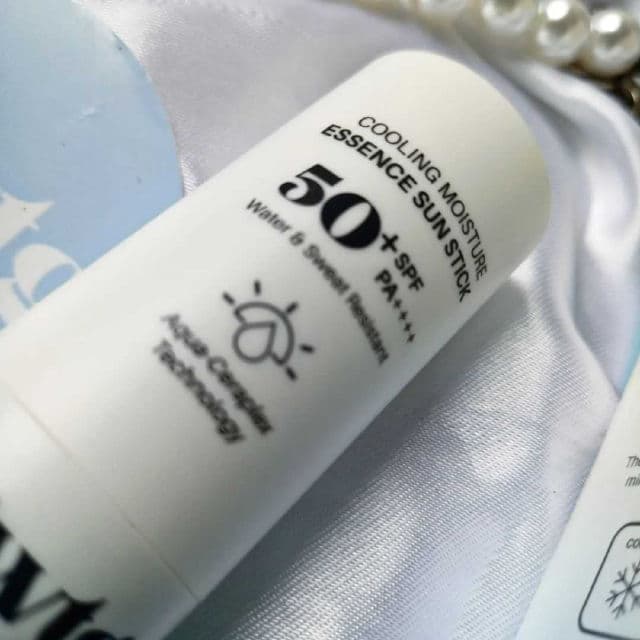GWTG Go With The Glow Essence Sun Stick SPF 50 PA ++++ review photo by darwinskincares