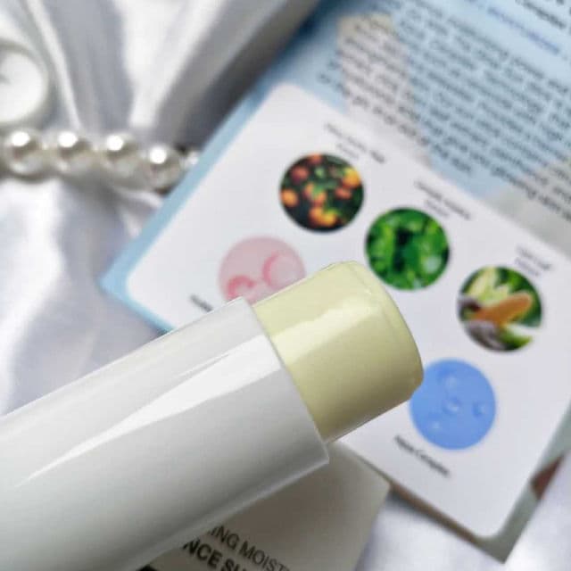 GWTG Go With The Glow Essence Sun Stick SPF 50 PA ++++ review photo by darwinskincares