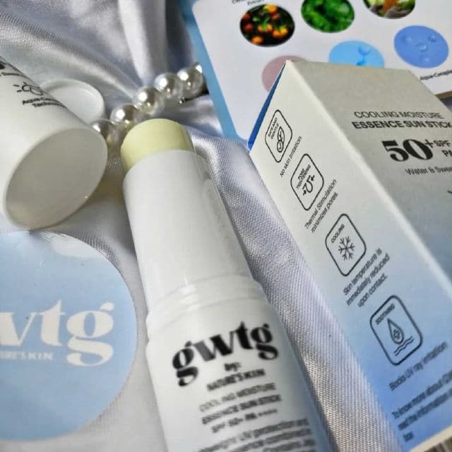 GWTG Go With The Glow Essence Sun Stick SPF 50 PA ++++ review photo by darwinskincares