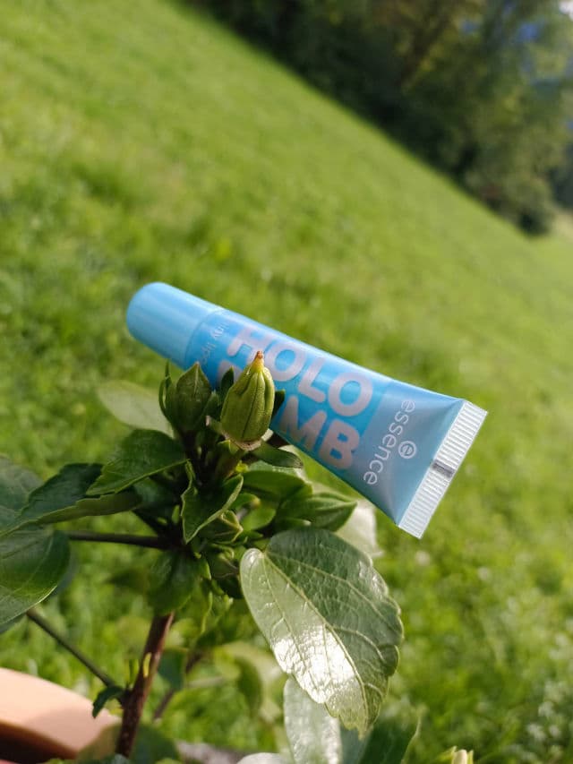 Essence Holo Bomb Shiny Lipgloss review photo by beingmyselfE