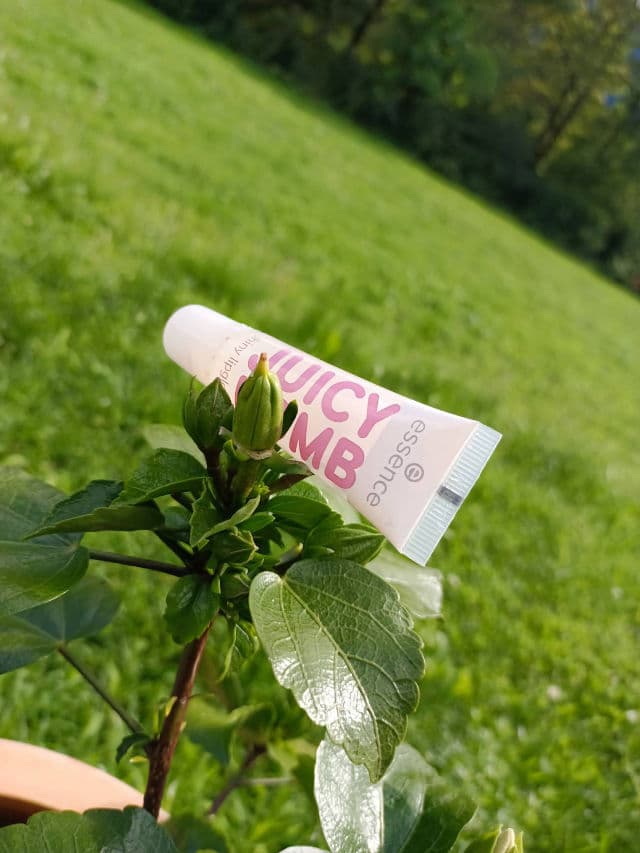 Essence Juicy Bomb Shiny Lipgloss #01 Proud Pitaya review photo by beingmyselfE