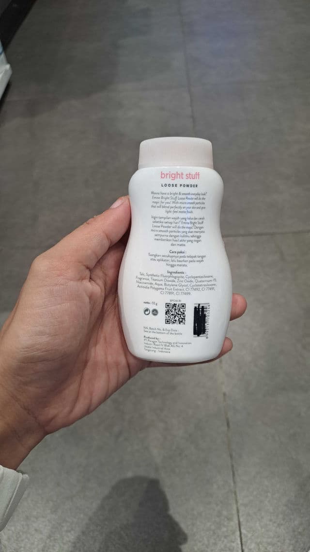 Emina Bright Stuff Loose Powder review photo by cimutmoetiara