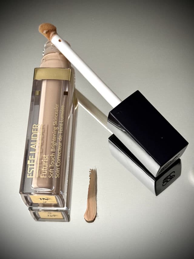 Estee Lauder Futurist Soft Touch Brightening Skincealer Concealer review photo by Candi