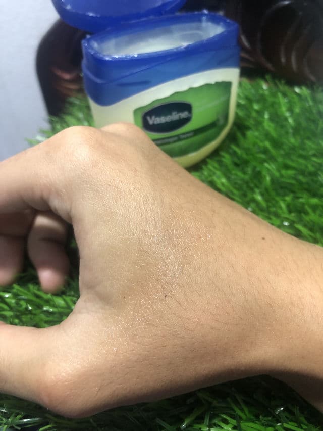 Vaseline Aloe Soothing Jelly review photo by maybeiella