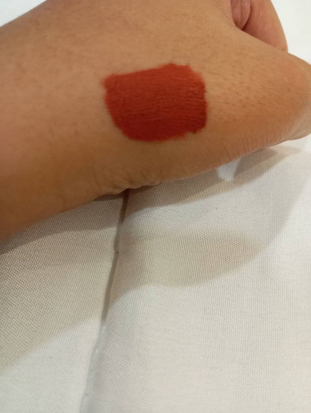 Wardah Colorfit Velvet Matte Lip Mousse review photo by Nurabella