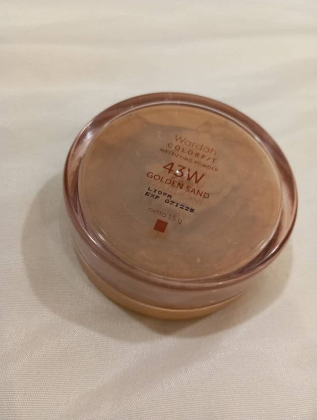 Wardah Colorfit Mattifying Powder review photo by Nurabella