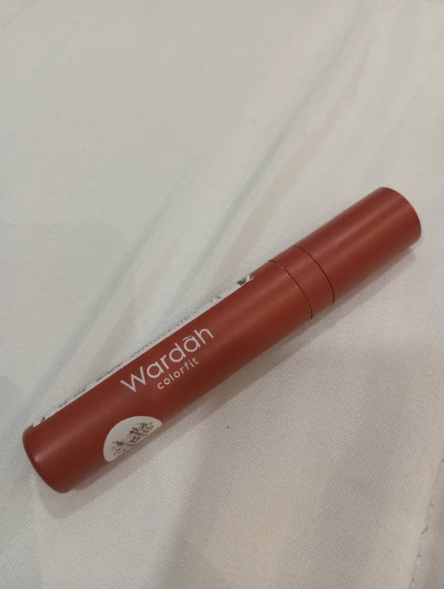 Wardah Colorfit Velvet Matte Lip Mousse review photo by Nurabella