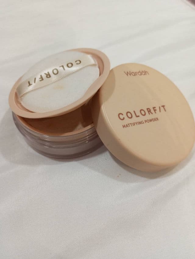 Wardah Colorfit Mattifying Powder review photo by Nurabella