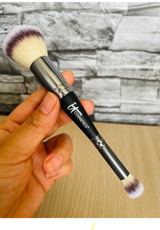It Cosmetics Heavenly Luxe Complexion Perfection Brush #7 review photo by Beespacenaa