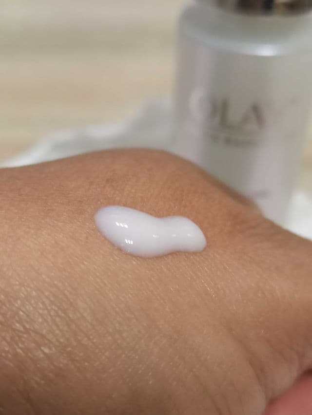 Olay White Radiance Light Perfecting Essence review photo by AidaJune