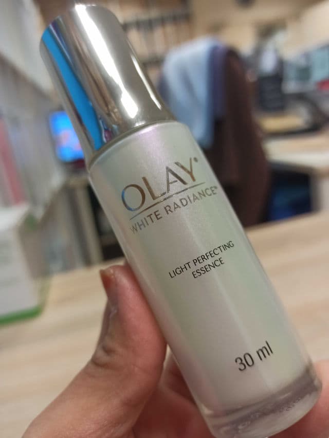 Olay White Radiance Light Perfecting Essence review photo by AidaJune