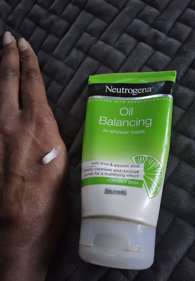 Neutrogena Oil Balancing Daily Exfoliator review photo by IceE81