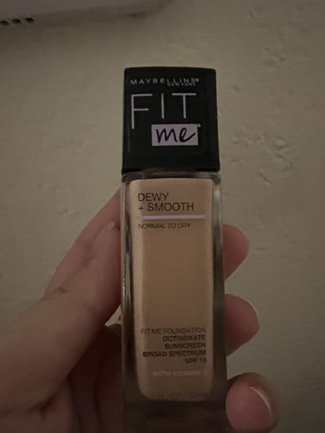 Maybelline Fit Me Dewy + Smooth Foundation - Normal to Day Foundation with Vitamin E review photo by Linh2610