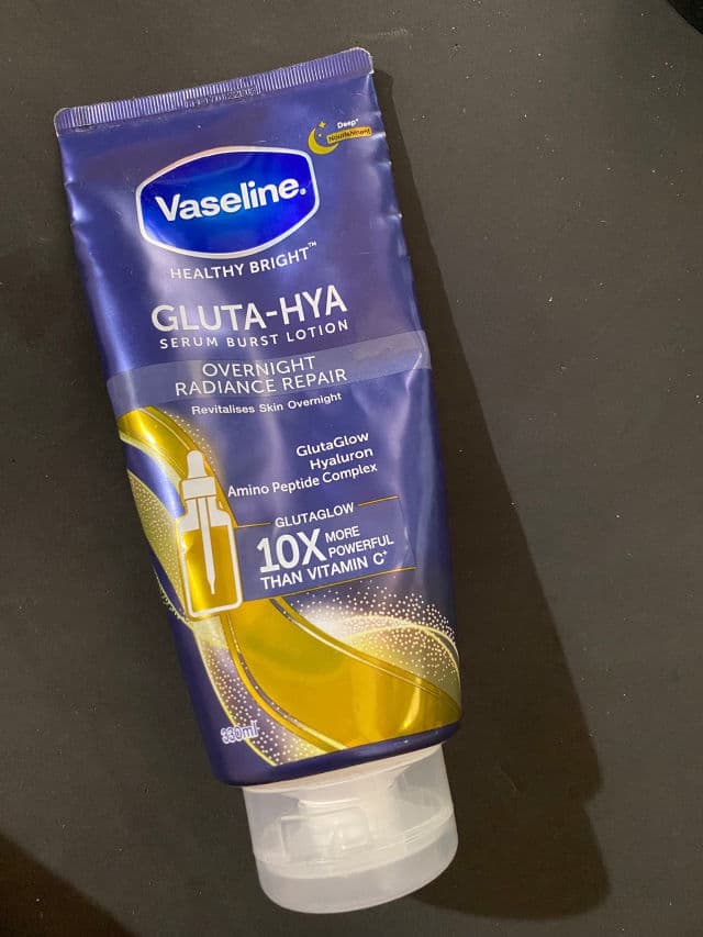 Vaseline Gluta-Hya Serum Burst Lotion Overnight Radiance Repair review photo by FAUZIANB