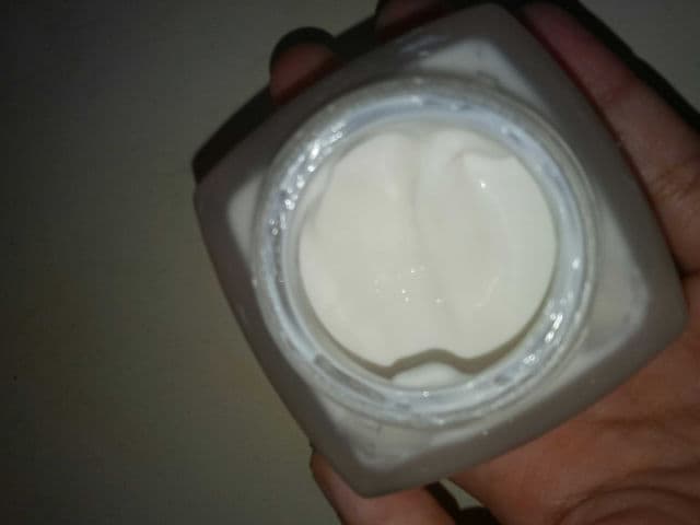 Safi Perfect White Illuminating Day Cream SPF20 PA++ review photo by faezzy