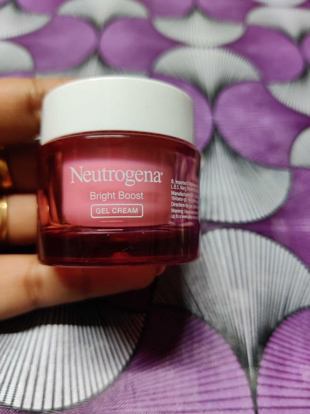 Neutrogena Glow Boost Revitalisierende Tagespflege review photo by Beautifulgirly
