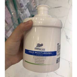 Boots Derma Care Daily Moisturising Cream review photo by Reiira
