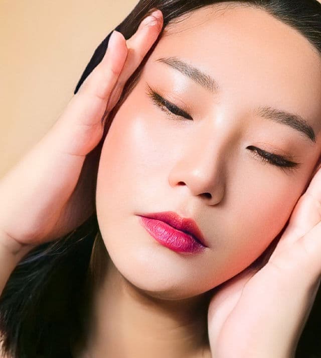 L'Oreal Paris Colour Riche Lipstick - Blake's Red review photo by roserowelaine