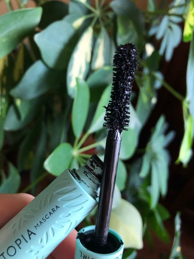 CoverGirl Lash Blast Cleantopia Mascara - Extreme Black review photo by kuuipogirl