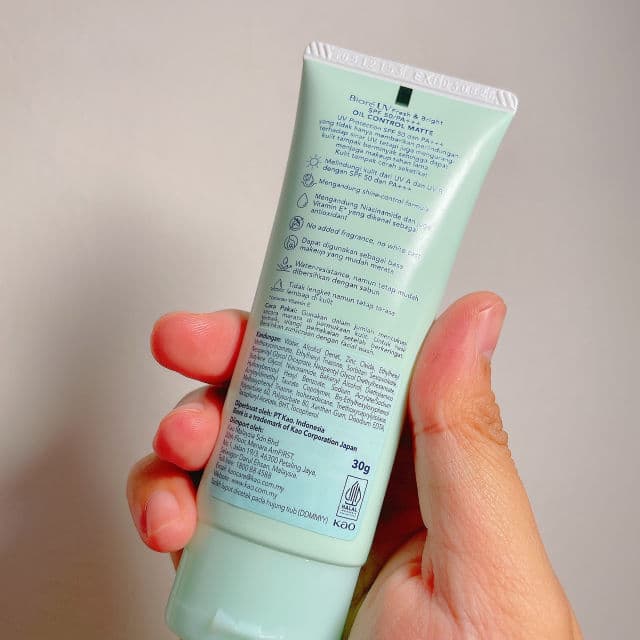 Biore UV Fresh & Bright Oil Control Matte SPF 50+ PA+++ review photo by MarinaRIN