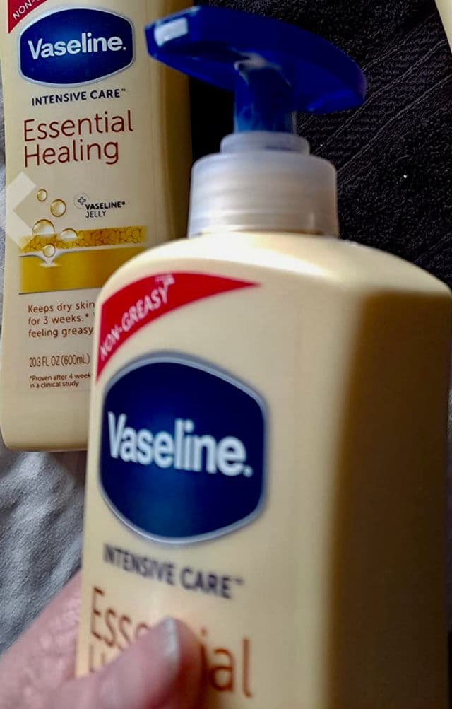 Vaseline Total Moisture Spray & Go Moisturizer review photo by Kelton