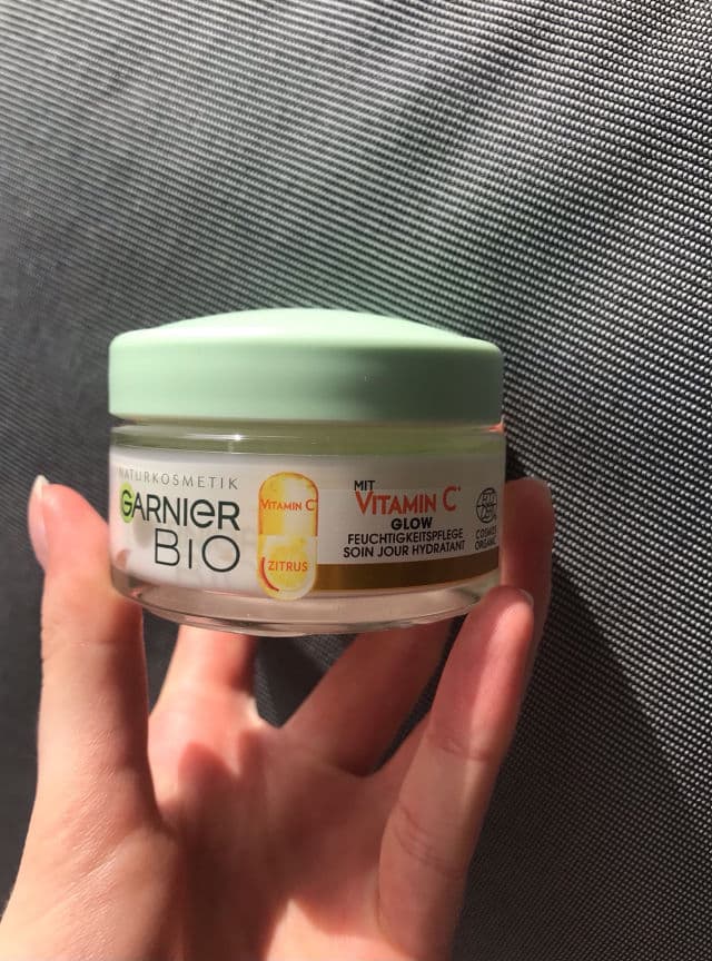 Garnier SkinActive Vitamin C Brightening Day Cream review photo by pickysana