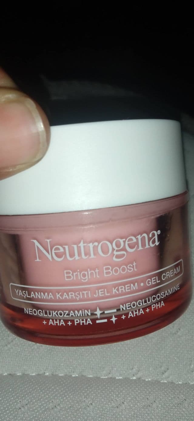 Neutrogena Glow Boost Revitalisierende Tagespflege review photo by rachellen