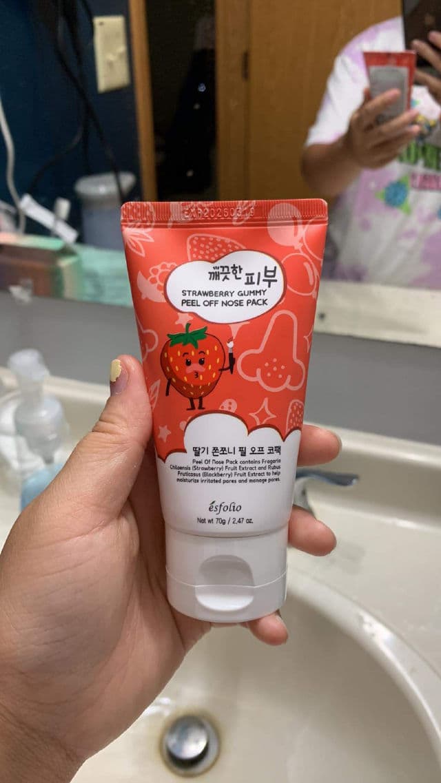 ESFOLIO Strawberry Gummy Peel Off Nose Pack review photo by pickyuwuu