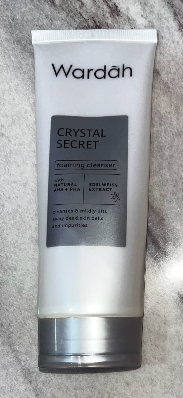 Wardah Crystal Secret Foaming Cleanser with Natural AHA+PHA review photo by Eylo