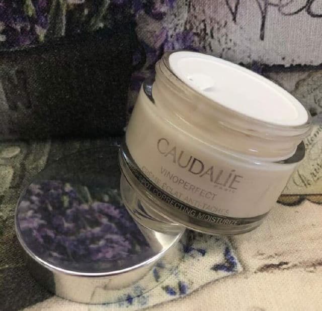 Caudalie Paris Vinoperfect Instant Brightening Moisturizer review photo by beautyismygossip