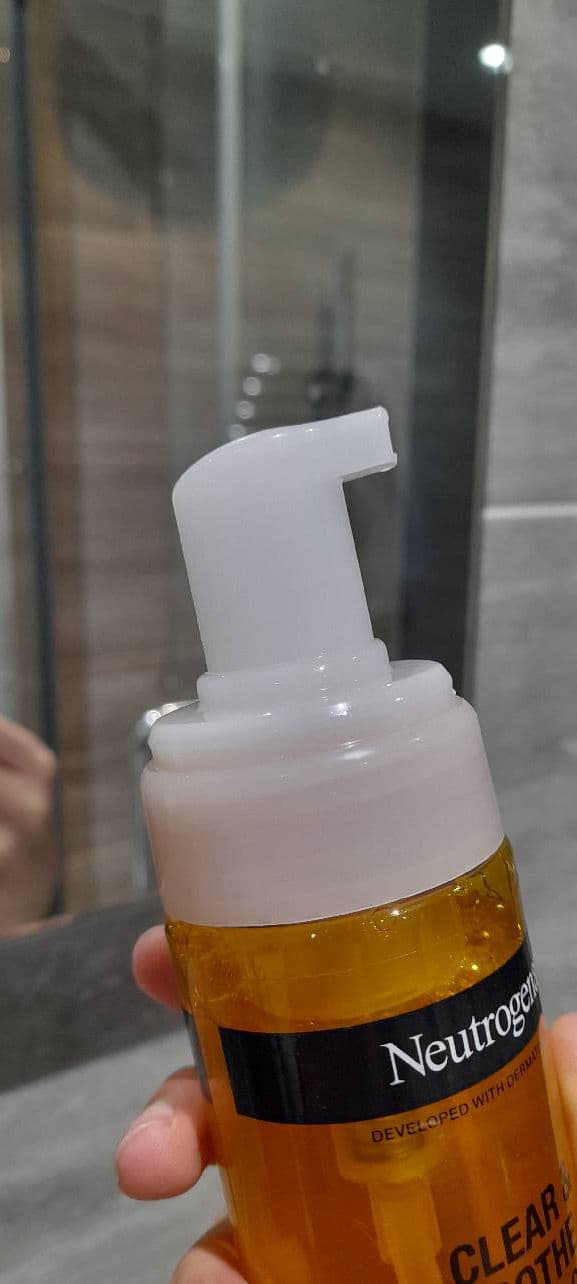 Neutrogena Soothing Clear Turmeric Mousse Cleanser review photo by ToffeeNugget