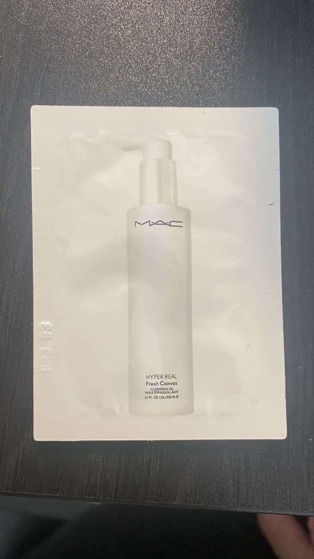 MAC Hyper Real Fresh Canvas Cream-to-Foam Cleanser review photo by CorieHoopz