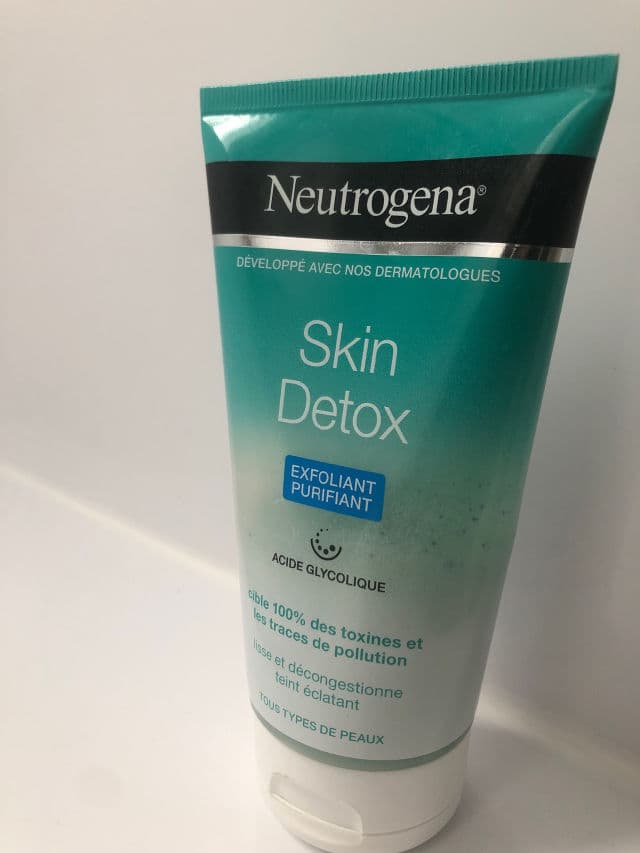 Neutrogena Skin Detox Cooling Scrub review photo by marmamiaria