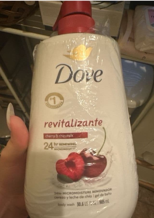 Dove Revitalizante Body Wash - Cherry & Chia Milk review photo by bakedbrie