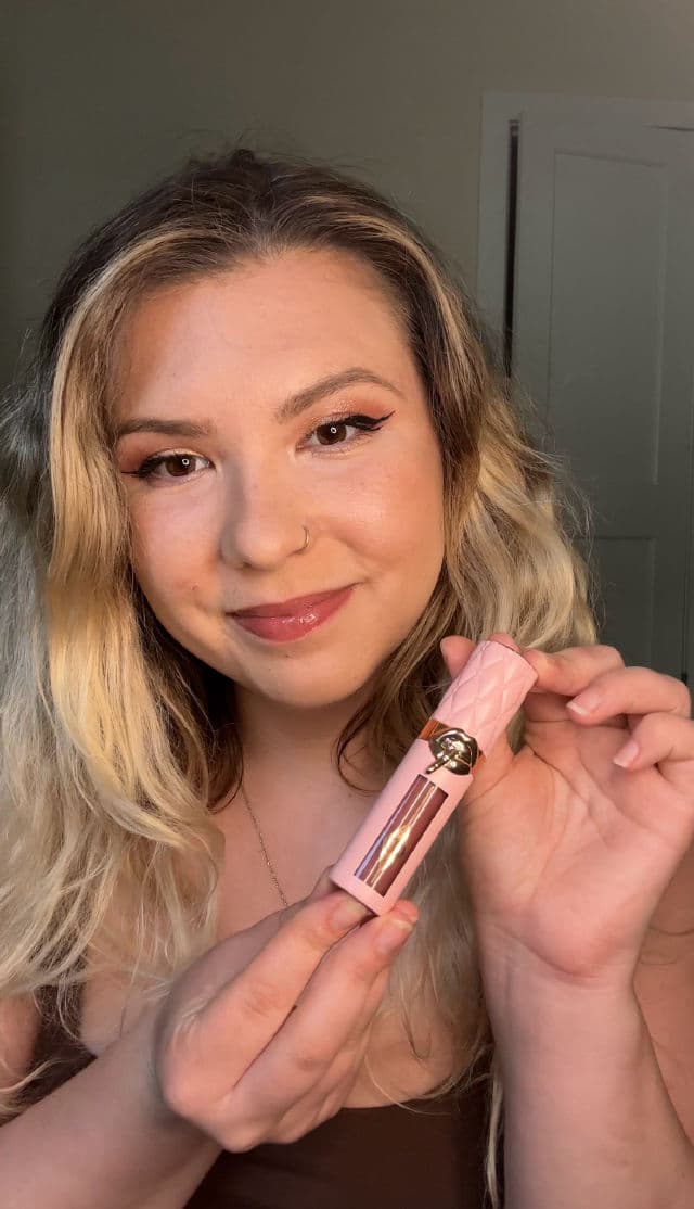 Charlotte Tilbury Airbrush Flawless Lip Blur - Pillow Talk review photo by pupsandproducts