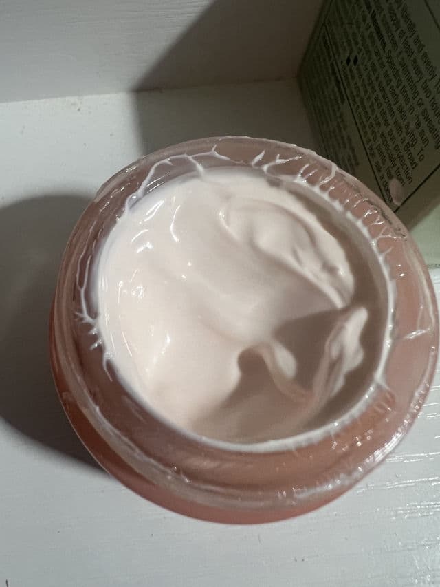 Clinique Moisture Surge Broad Spectrum SPF28 Sheer Hydrator Moisturizer review photo by lynnc355