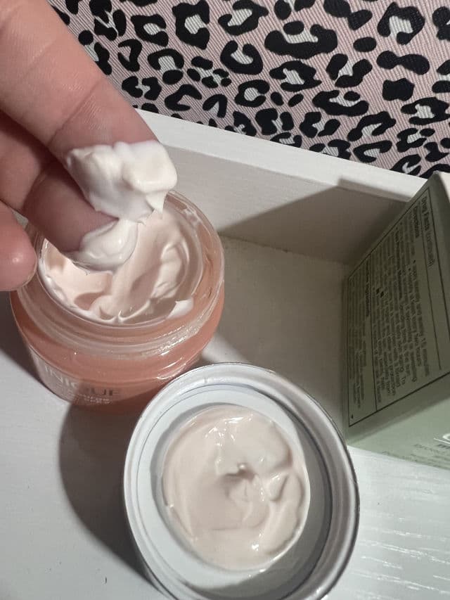 Clinique Moisture Surge Broad Spectrum SPF28 Sheer Hydrator Moisturizer review photo by lynnc355