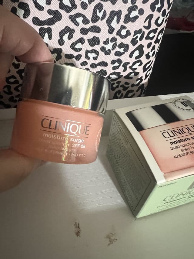 Clinique Moisture Surge Broad Spectrum SPF28 Sheer Hydrator Moisturizer review photo by lynnc355