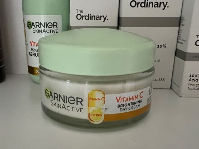 Garnier SkinActive Vitamin C Brightening Day Cream review photo by Lerouxni