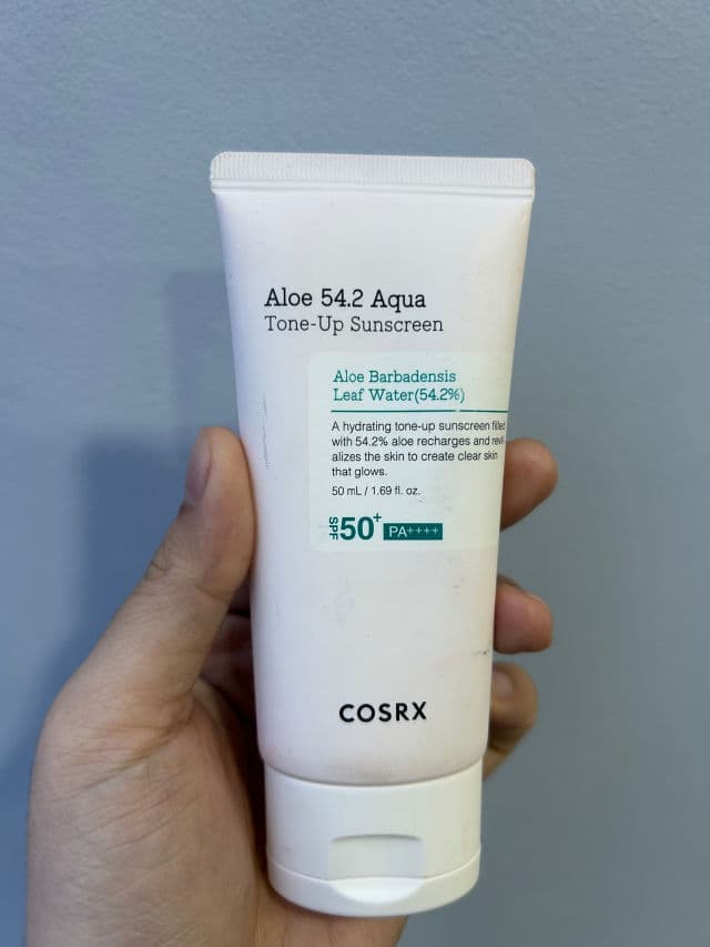 COSRX Aloe 54.2 Aqua Tone-up Sunscreen SPF50+ PA++++ review photo by qshhio
