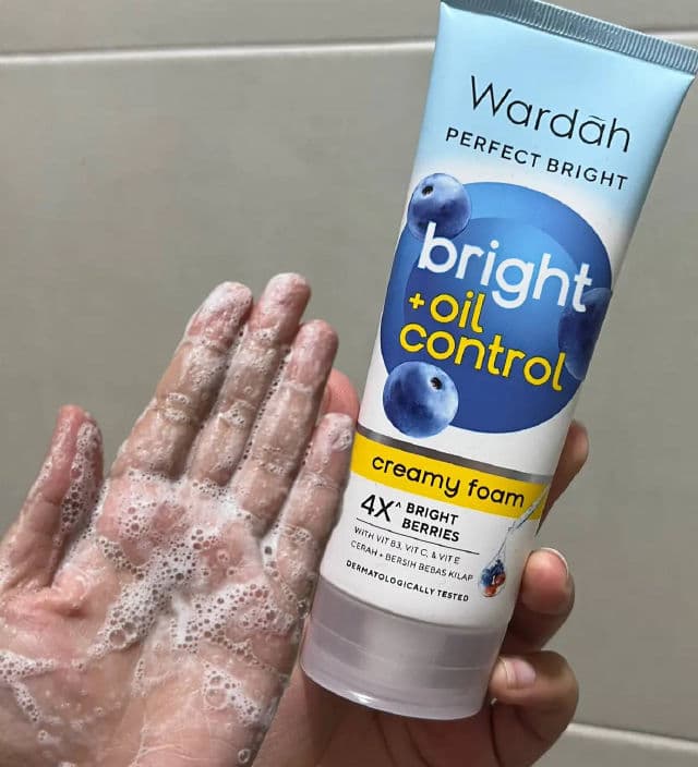 Wardah Perfect Bright Cooling Bright Jelly Facial Foam review photo by Delicat