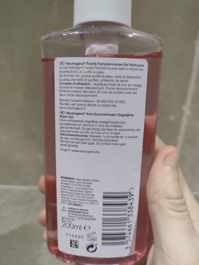 Neutrogena Refreshingly Clear Facial Wash review photo by Inesschy