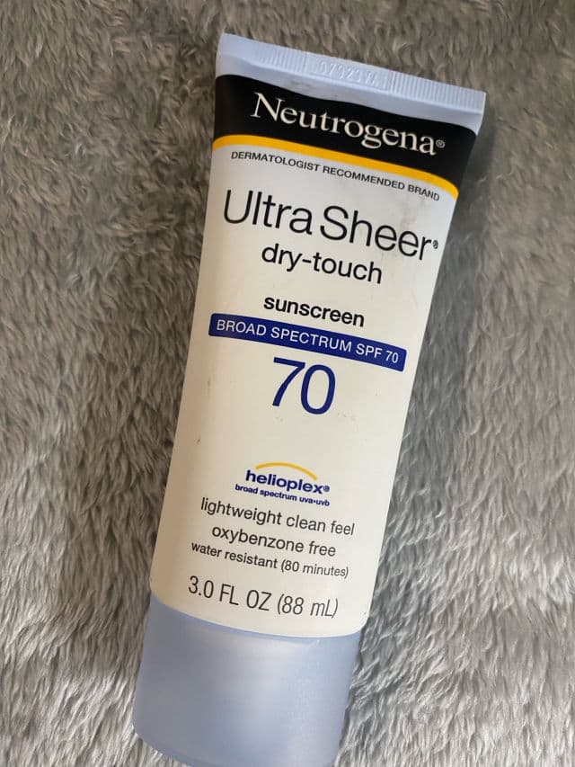 Neutrogena Sun Fresh Facial Protector Solar FPS 70 review photo by loany06