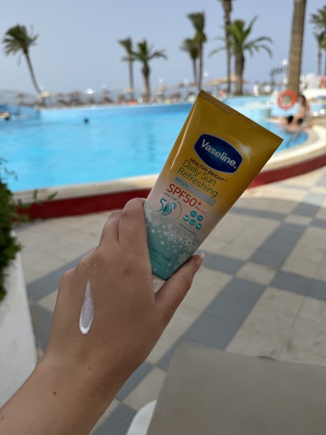 Vaseline Healthy Bright Daily Sun Refreshing SPF 50 Serum review photo by MyBeautyNote
