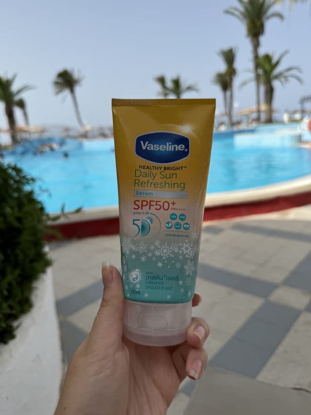 Vaseline Healthy Bright Daily Sun Refreshing SPF 50 Serum review photo by MyBeautyNote