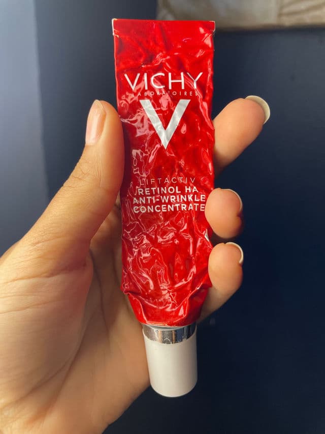 Vichy LiftActiv Retinol HA Anti-Wrinkle Treatment review photo by Dely