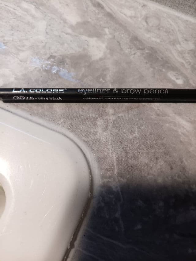 L.A Colors Eyeliner Pencil review photo by saral83