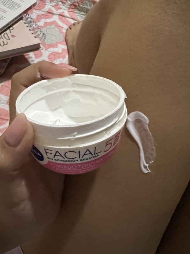 Nivea Facial 5 en 1 Efecto Mate review photo by Laurensstef