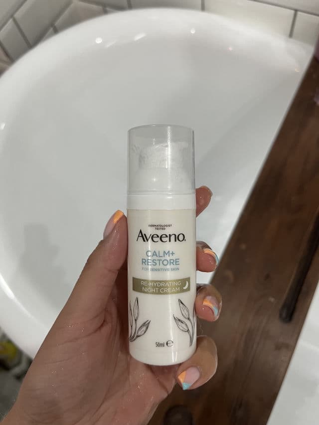 Aveeno Calm+Restore Re-Hydrating Night Cream review photo by LaurenW