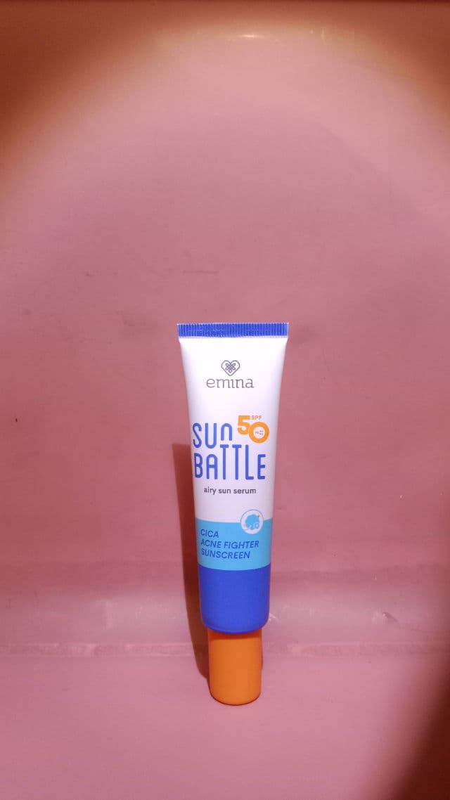 Emina Sun Battle Cica Acne Fighter Sunscreen SPF50 PA++++ review photo by SnzSalsabila27
